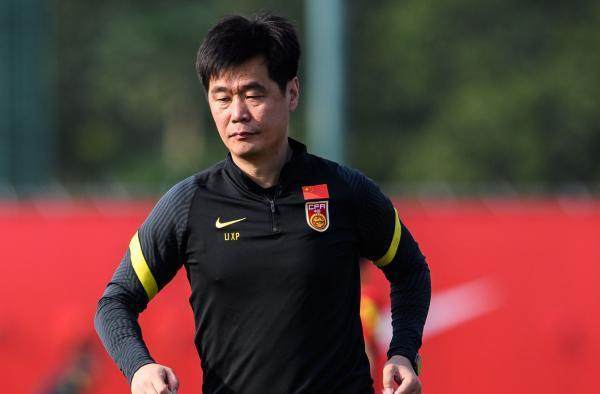 开云在线-李霄鹏：归化球员情况不乐观 球队有预案强化硬度